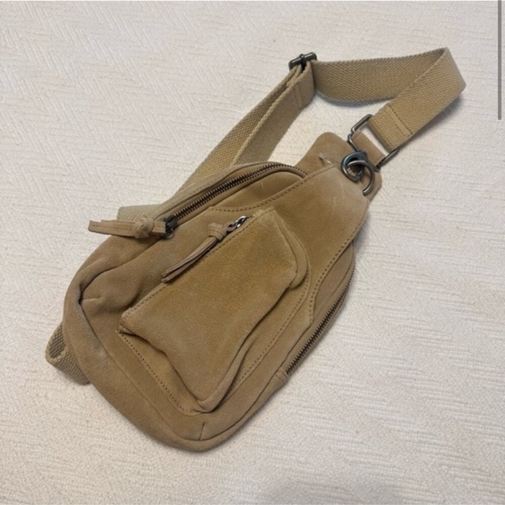 Free People Leather Hudson Sling Bag. - Picture 2 of 7